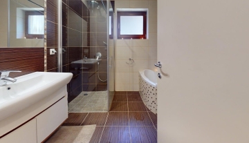 Rodinny-dom-Velky-Kyr-ulica-Pazit-Bathroom 1.jpg